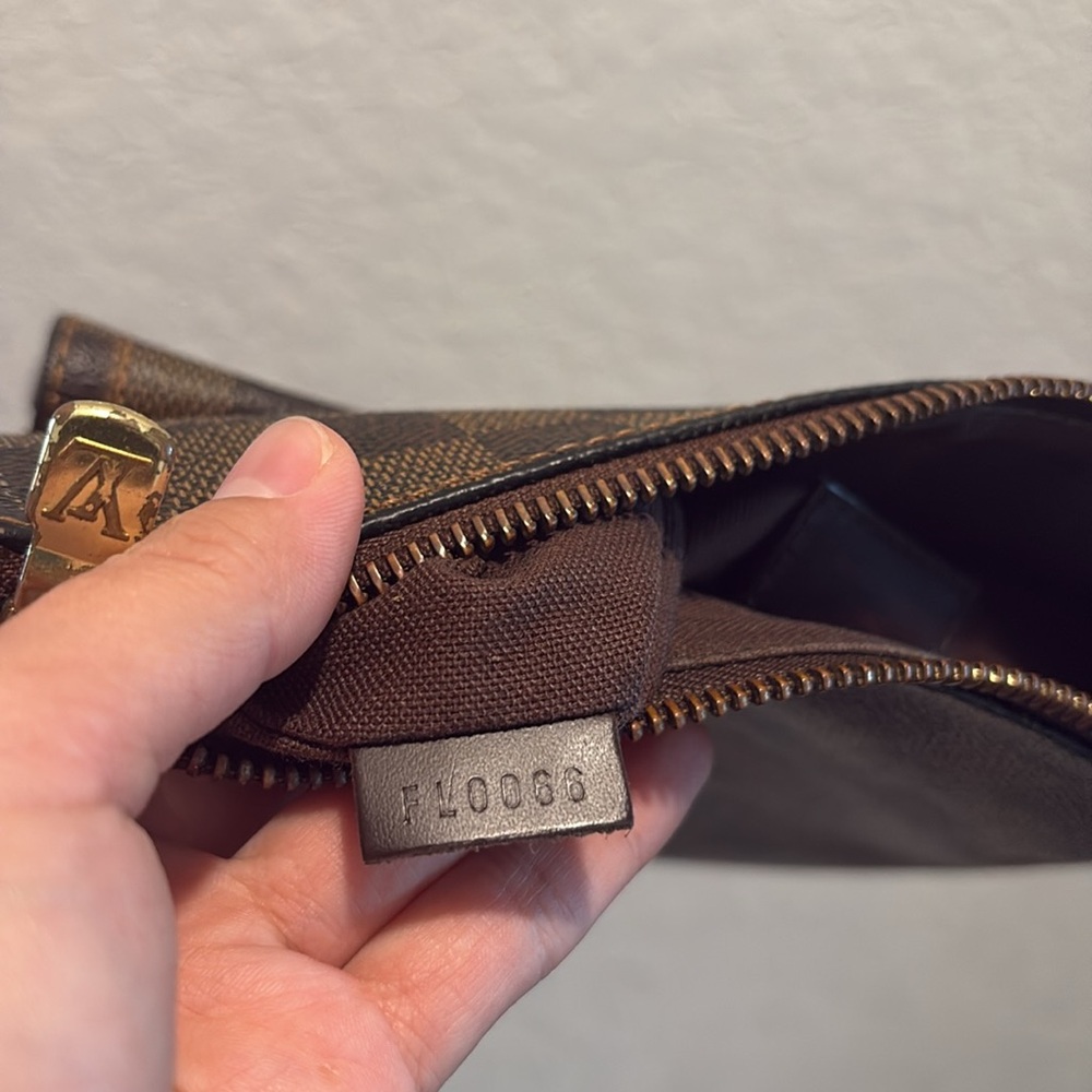Louis Vuitton Melville LV Crossbody Brown Damier Bag - Picture 15 of 15